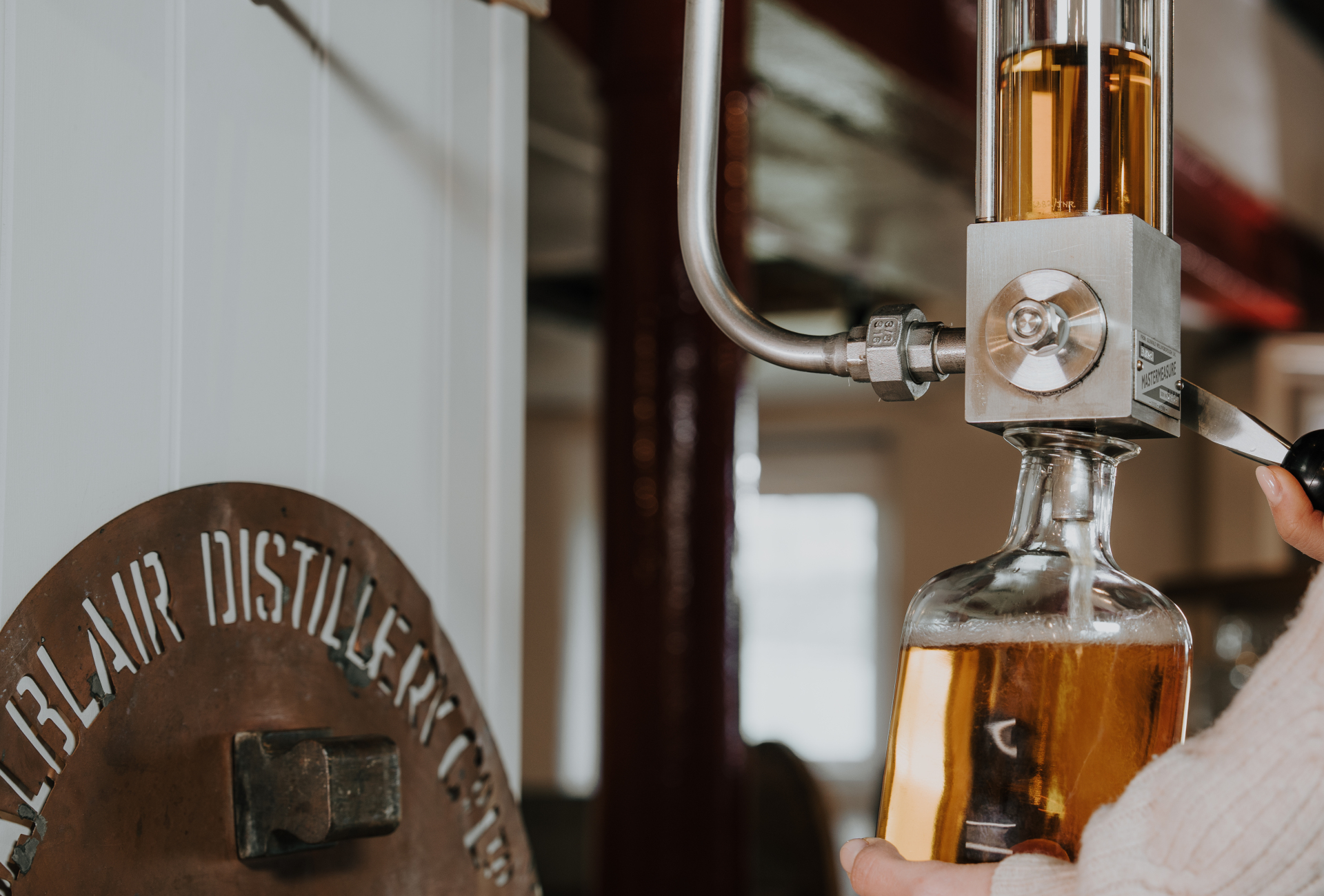 Balblair Distillery Hand bottling Landscape (1)